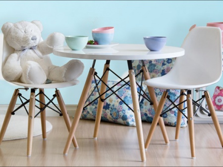 kids_table_and_chair_with_wooden_legs