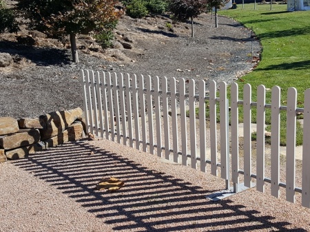 picket_fence_at_mayfield_garden