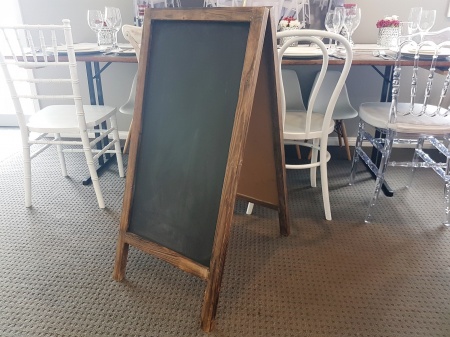 chalk_board_easel_989384074