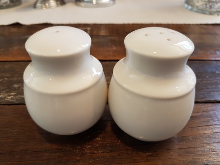 salt_and_pepper_shakers_royal_doulton